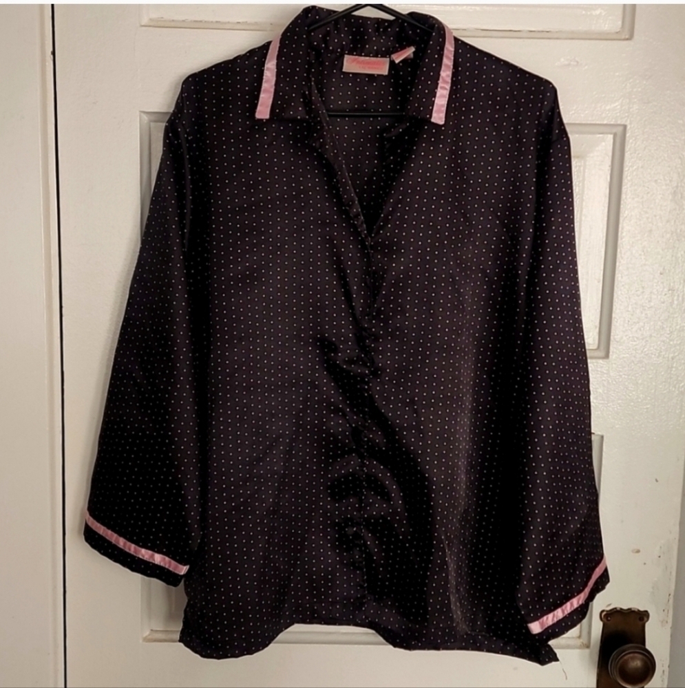 Elegant Black and Pink Women's Pajama Set - Picture 3 of 9